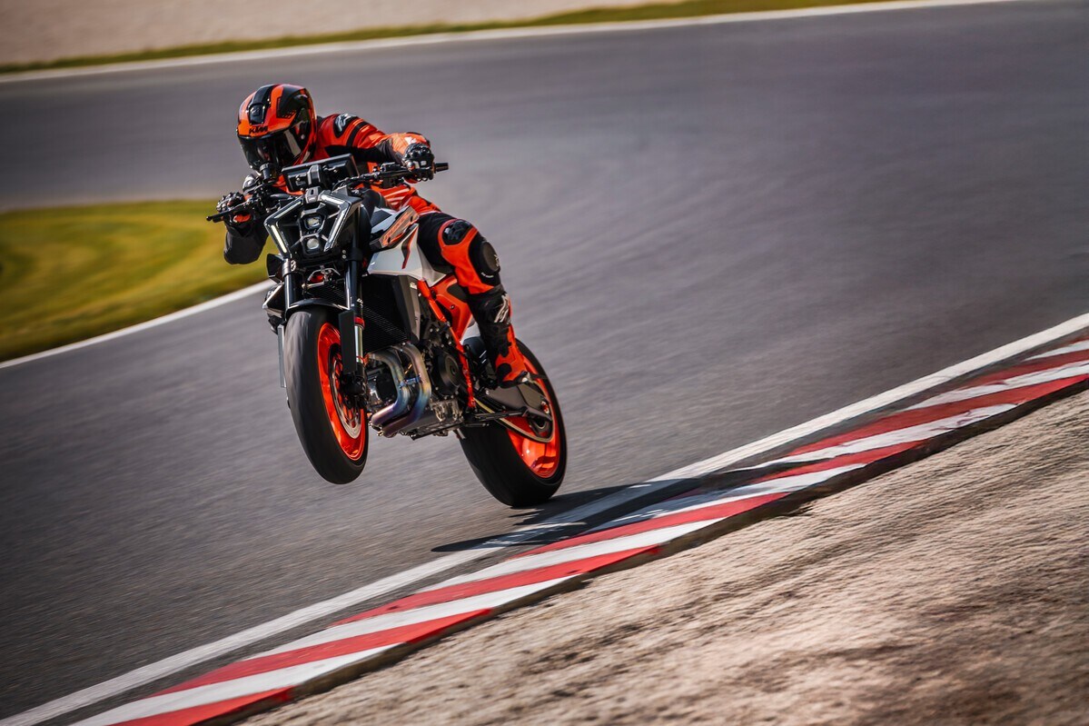 KTM 990 DUKE R: per chi vuole fare sul serio
